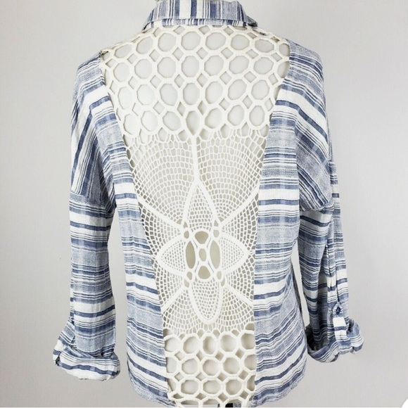 Blu Pepper Stitch Fix Gray Striped Tie Front Top Crop Crochet Sz M Open Back - Picture 2 of 8